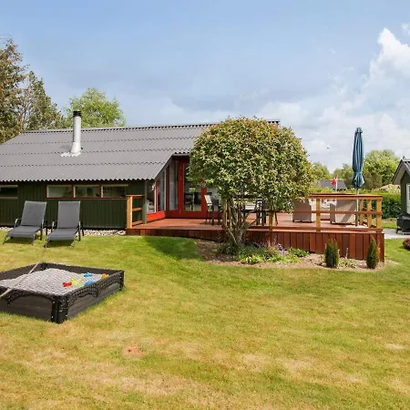 Holiday home Three-bedroom Holiday In 10