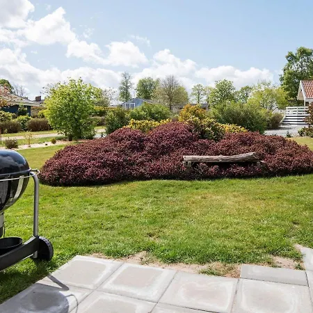 Three-bedroom Holiday In 10 Vakantiehuis