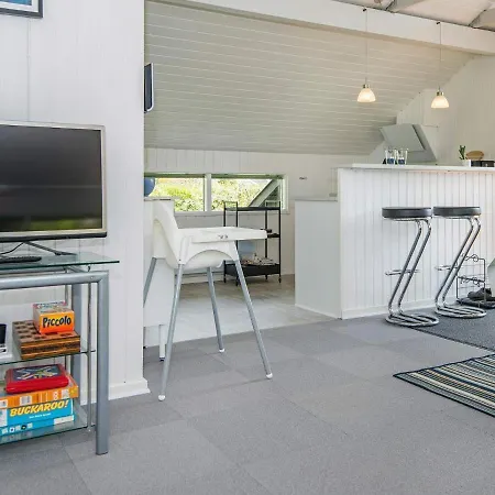 Three-bedroom Holiday In 10 Holiday home